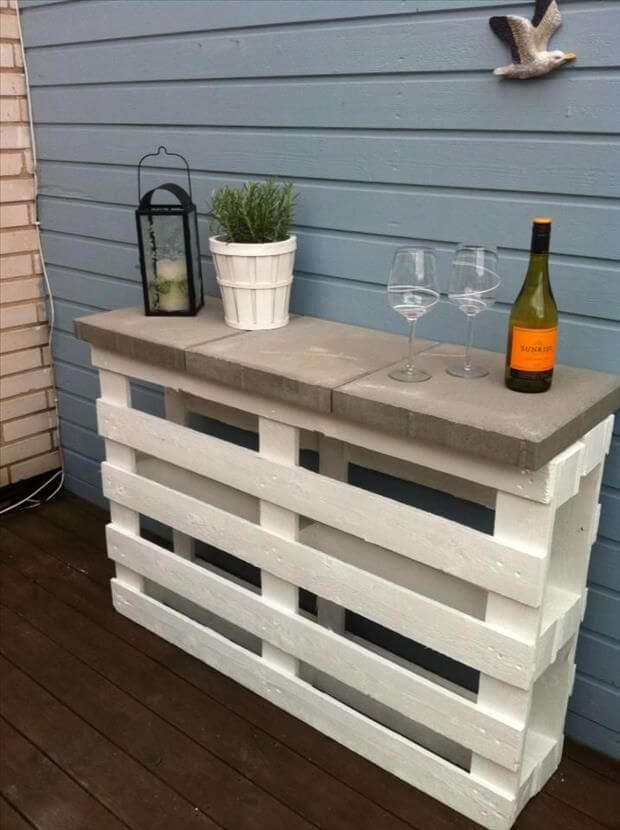 Make A Super Easy Pallet Table Twelve, How To Build A Sofa Table Out Of Pallets