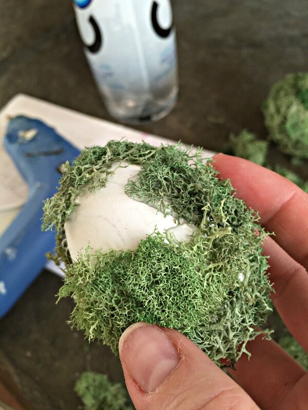 Farmhouse Spring Decor- DIY Moss Eggs. They are so easy and will add some great spring decor to your home. | Twelveonmain.com