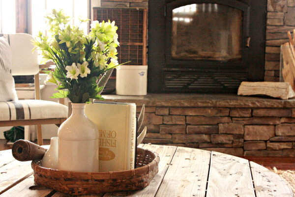My farmhouse for spring. Check out the home tour of this amazing farmhouse. | Twelveonmain.com