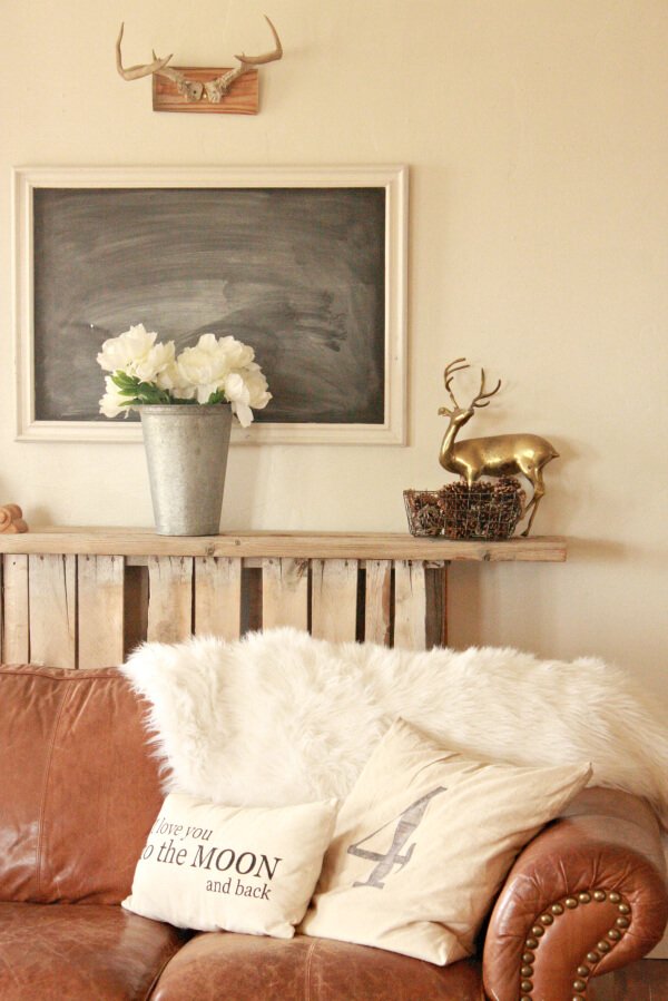 My farmhouse for spring. Check out the home tour of this amazing farmhouse. | Twelveonmain.com