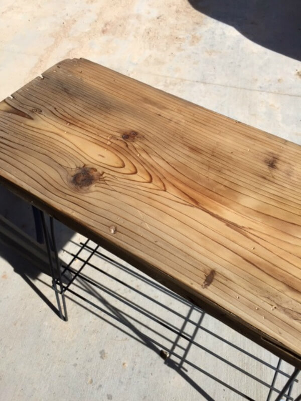 This trash to treasure reclaimed wood table is a great use of old salvaged wood. | Twelveonmain.com