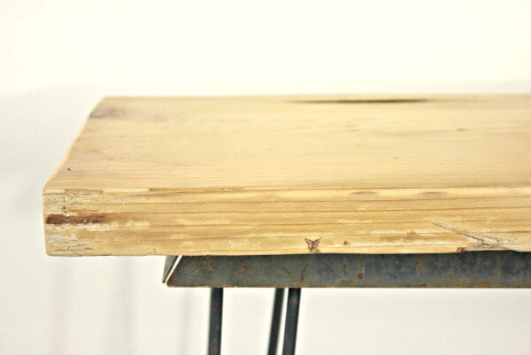This trash to treasure reclaimed wood table is a great use of old salvaged wood. | Twelveonmain.com