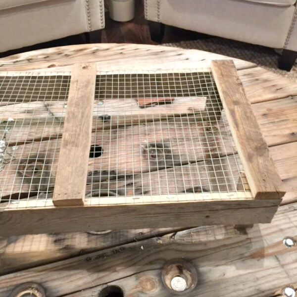 Get that "fixer upper" style with these DIY Dutch Tulip Crates. They are so easy to make! | Twelveonmain.com