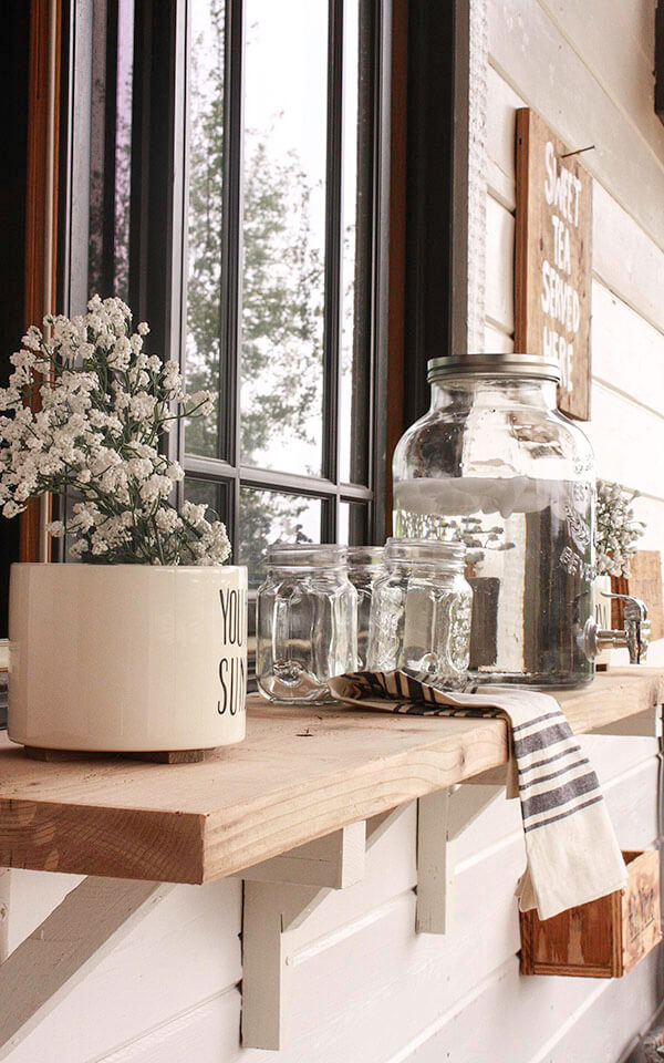 How to build these amazing farmhouse exterior window shelves.  I cannot wait to use this!