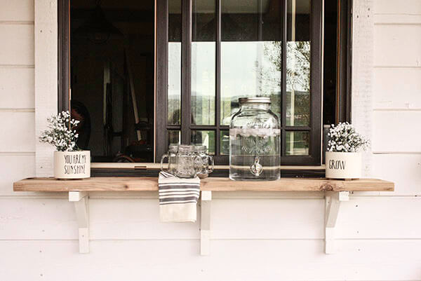 How to build these amazing farmhouse exterior window shelves.  I cannot wait to use this!