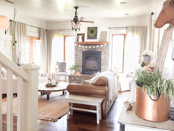A farmhouse summer home tour Part 1. You must check this home tour out! 