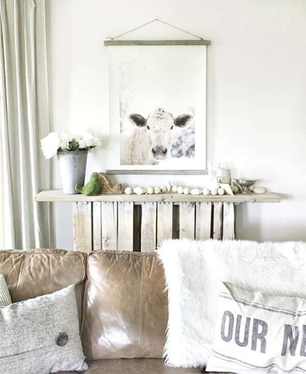 This DIY hanging print with a barnwood finish is so great. This print is so beautiful.