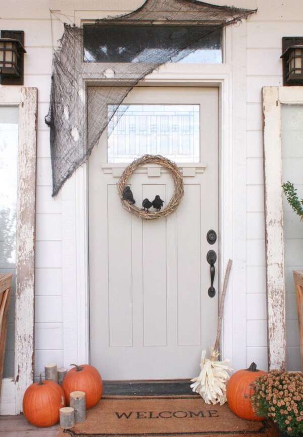 Love this Halloween wreath DIY project!  So easy to make!