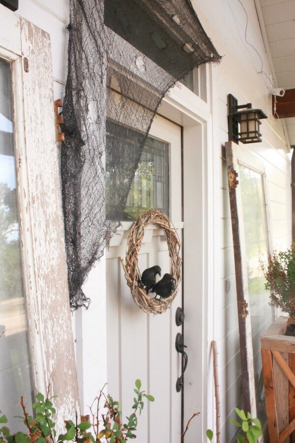 Make this simple DIY Halloween wreath in no time!