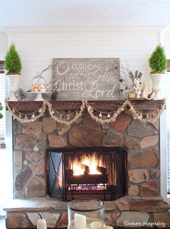 entire-mantel-christmas