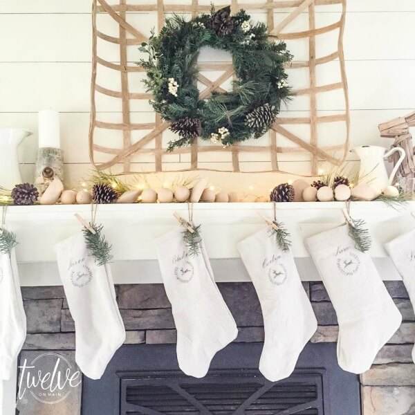 farmhouse-christmas-mantel11