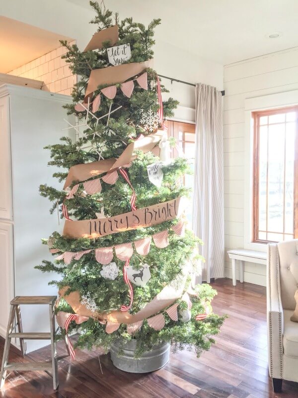 Are you a fan of farmhouse style? Check out this farmhouse Christmas Home Tour. It is so amazing! The Christmas tree is so beautiful.