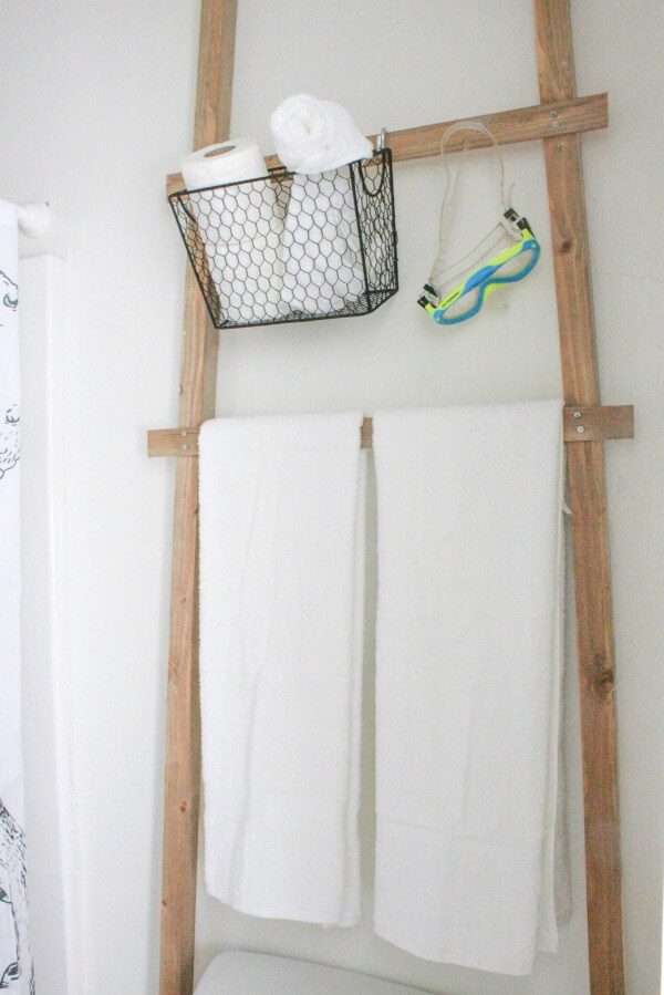 Create this thrift store basket storage in less than 10 minutes!!
