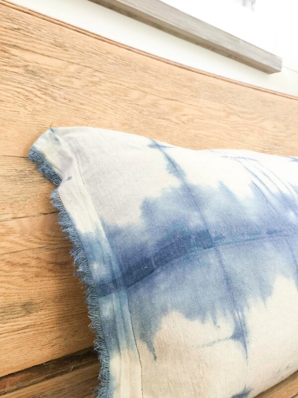 Have you ever tried Shibori Indigo Dyeing? Check out this DIY shibori drop cloth pillow! The possibilities are endless! Try it out!
