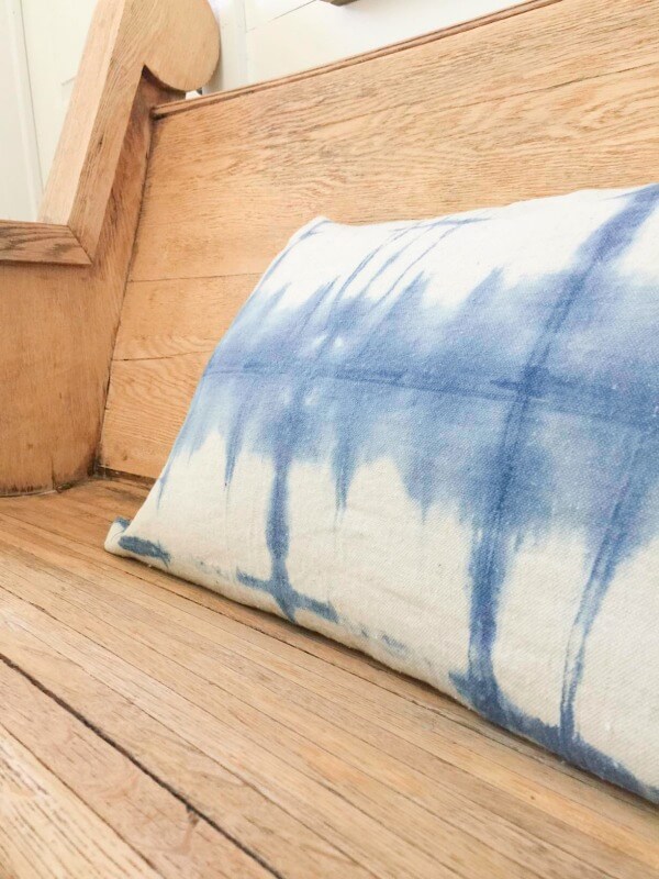 Have you ever tried Shibori Indigo Dyeing? Check out this DIY shibori drop cloth pillow! The possibilities are endless! Try it out!