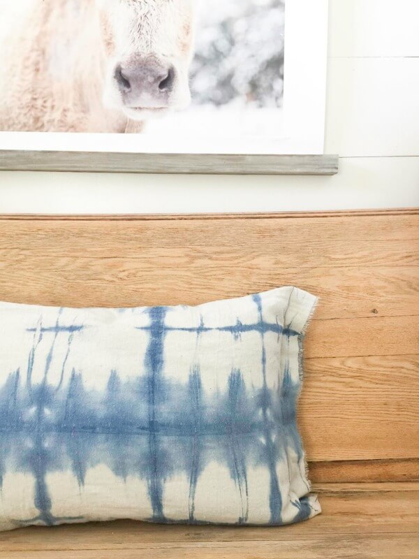 Have you ever tried Shibori Indigo Dyeing? Check out this DIY shibori drop cloth pillow! The possibilities are endless! Try it out!