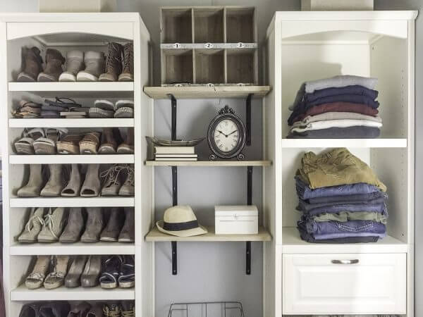 organized-farmhouse-style-closet1-e1496293863948.jpg