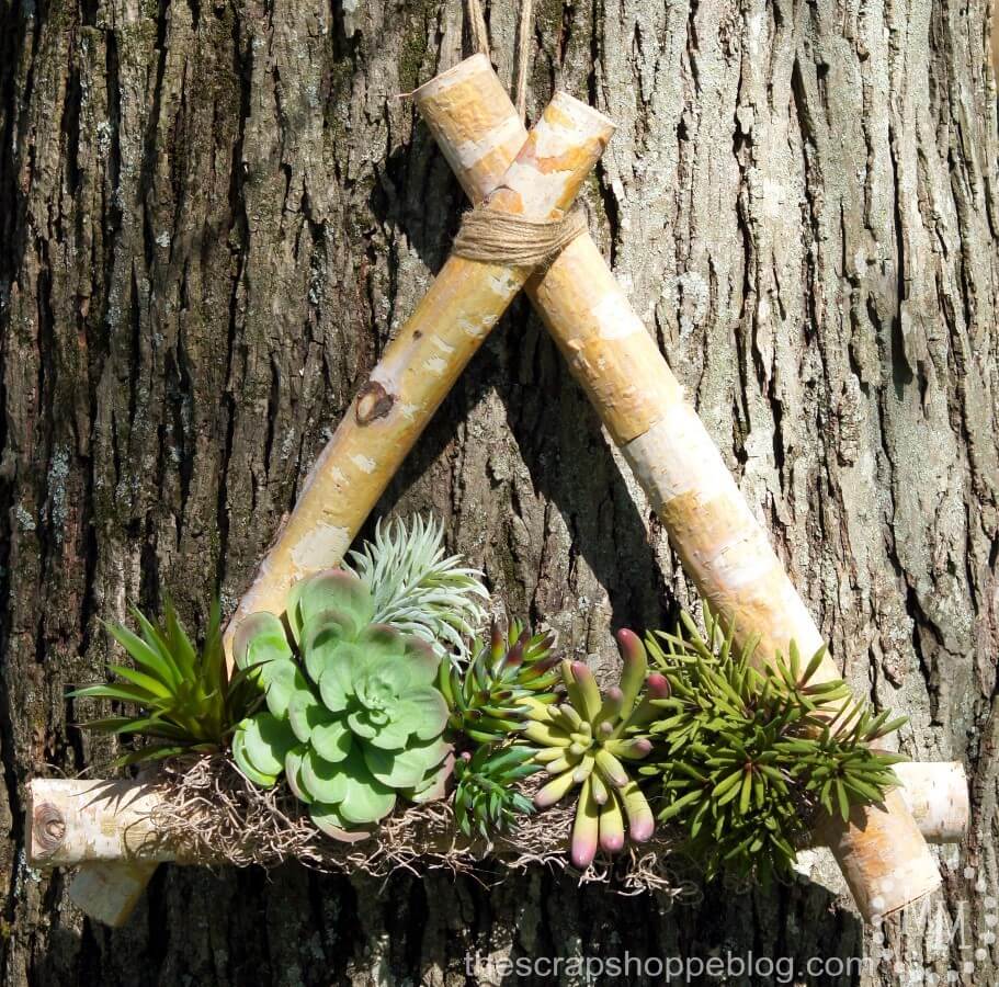 Adorable outdoor wood art! Make this super easy wood project today!