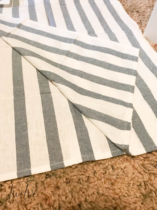 The ultimate guide to farmhouse pillows using IKEA tea towels 4 different ways! Can you believe it? The best collection I have seen!