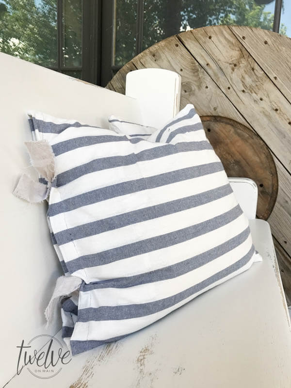 The ultimate guide to farmhouse pillows using IKEA tea towels 4 different ways! Can you believe it? The best collection I have seen!
