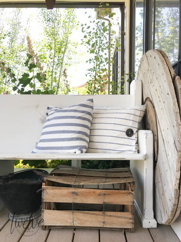 The ultimate guide to farmhouse pillows using IKEA tea towels 4 different ways! Can you believe it? The best collection I have seen!