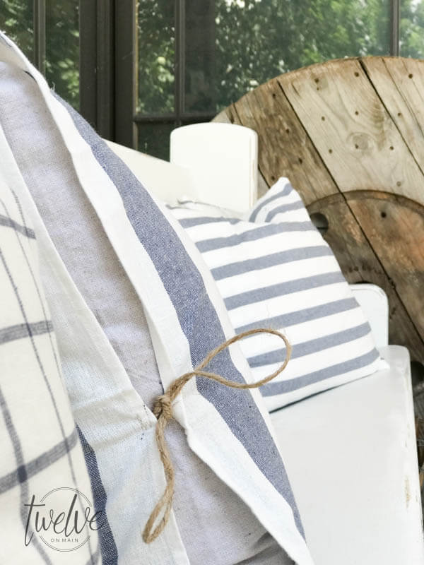 The ultimate guide to farmhouse pillows. Make these IKEA tea towel farmhouse pillows 4 different ways! Can you believe it? The best collection I have seen!