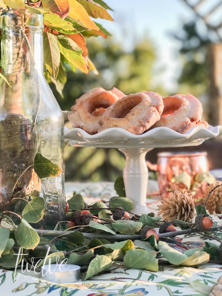 Want to rock an outdoor fall table? What about up your entertaining game? Check out these tips!