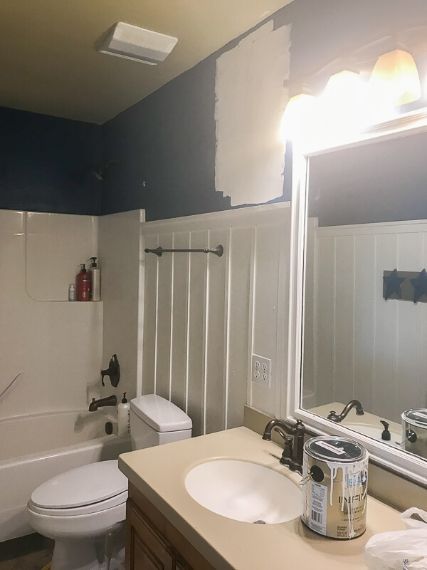 This bathroom needed to be update, check out how 5 simple steps comepletely changed this bathroom decor.