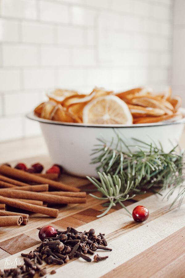 Make this easy Christmas stovetop potpourri for your friends and neighbor gifts! Its the perfect neighbor gift! They will be thrilled when they receive it! Make it with simple ingredients and take advantage of the FREE stovetop potpourri gift tags!