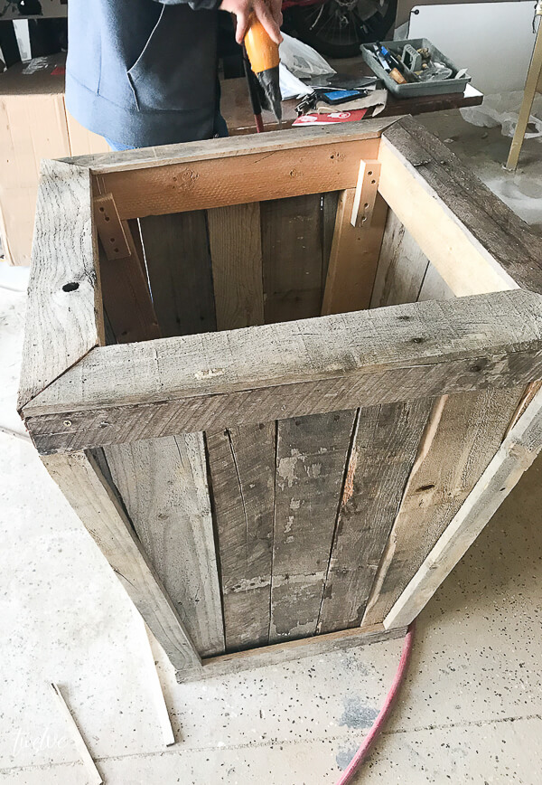 How to make a large pallet planter