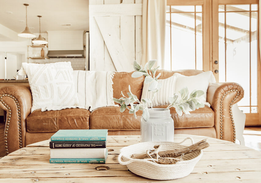 Simple spring decor ideas! I am sharing how I keep it simple this year for spring.
