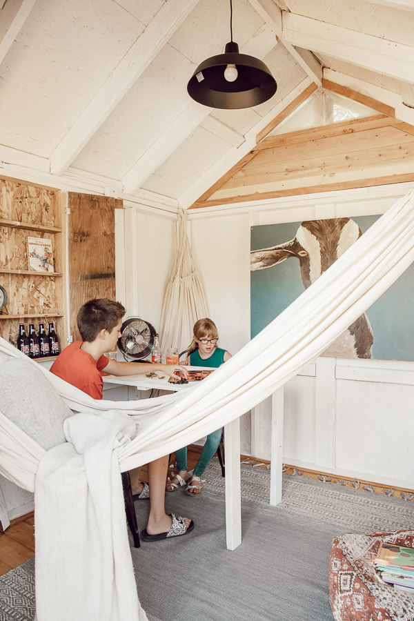 Games, and more in this fabulous treehouse! Check out this amazing treehouse construction and final design!
