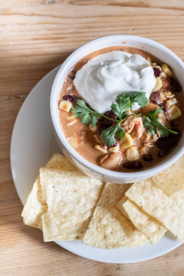 Make this easy crock pot white chicken chili recipe now! Its the perfect meal on a cold fall day. Warm yourself with the spicy flavor and enjoy the creaminess of the chili with the tender chicken that has been cooked all day! Make your dinner easy by making this slow cooker white chicken chili!