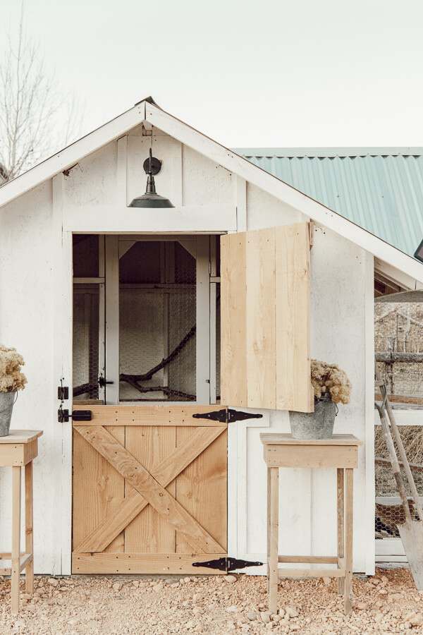 Get the chicken coop building plans right now! Build your chickens the ultimate chicken coop, complete with a storage area, windows, space for your chickens and more! You will receive a ZIP file with complete drawings, instructions, and a materials sheet.