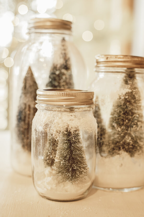 ow to make easy and inexpensive Christmas decor with these cute mason jar Christmas scenes. Who doesn't love mason jar crafts for Christmas?