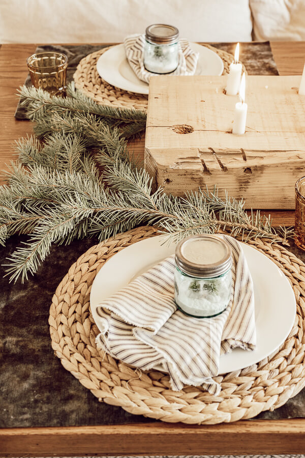 Gorgeous Christmas table decor full of Scandinavian inspired cozy Hygge elements.