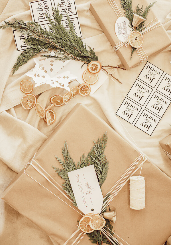 Here are some really great Scandinavian inspired Christmas gift wrapping ideas, and get FREE printable gift tags as well! 