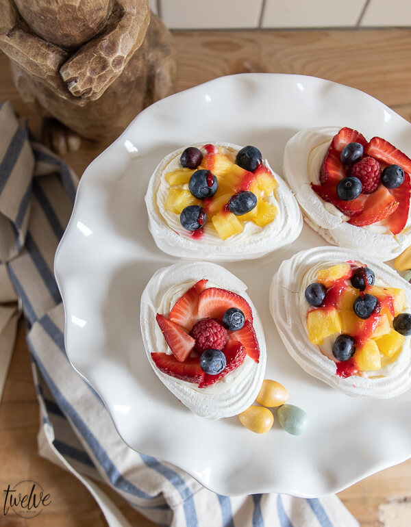 What do you think of these gorgeous mini pavlova Easter egg desserts? Try these as an Easter dessert this year! They are so easy to make and are so delicious!