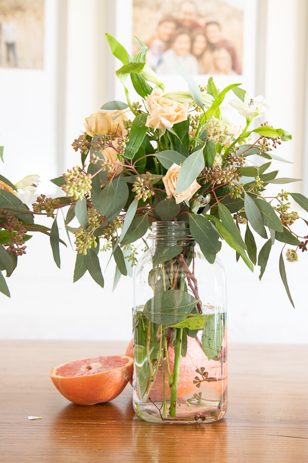 Spring tablescape ideas including fresh flowers, grapefruit, and other fresh fruits!