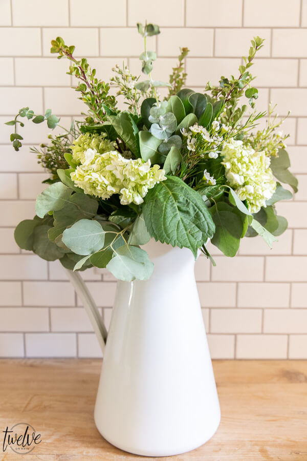 Gorgeous and Affordable Grocery Store Flower Arrangement Ideas