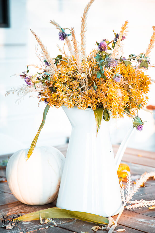 Fall floral arrangement using weeds, brush, and corn stalk tassels!  This was created absolutely for free!