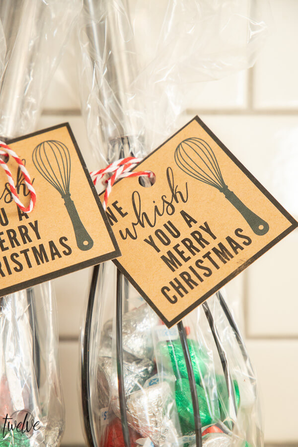 Looking for simple and adorable neighbor Christmas gift ideas? Check these out right here. So many great ideas, and inexpensive too! Plus, get these free printable gift tags to go with your neighbor gift!