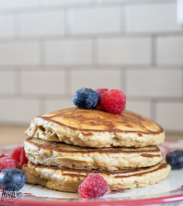 These oatmeal banana pancakes are so light and fluffy. They are low FODMAP, gluten free, and dairy free! They taste amazing as well! Low FODMAP pancakes are as easy way to keep your diet in check while eating something that is so tasty too!