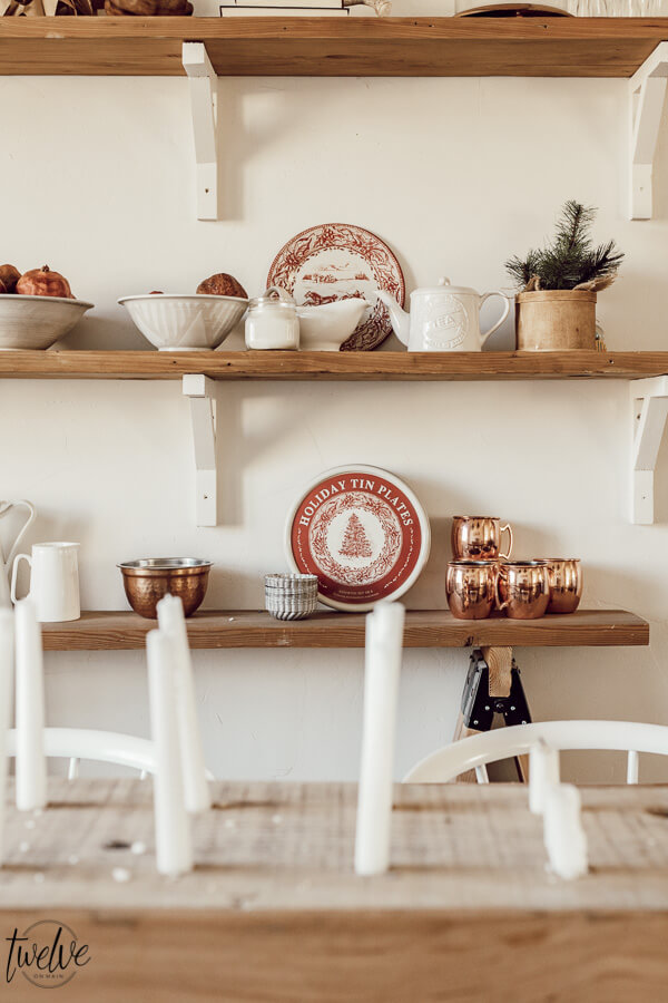 Simple and laid back Christmas kitchen and dining room decor.  I love adding special touches to my kitchen for Christmas without overwhelming it.  Its laid back and inviting. 