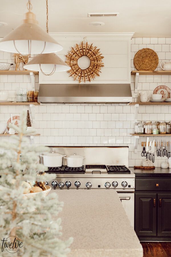Simple and laid back Christmas kitchen and dining room decor.  I love adding special touches to my kitchen for Christmas without overwhelming it.  Its laid back and inviting. 