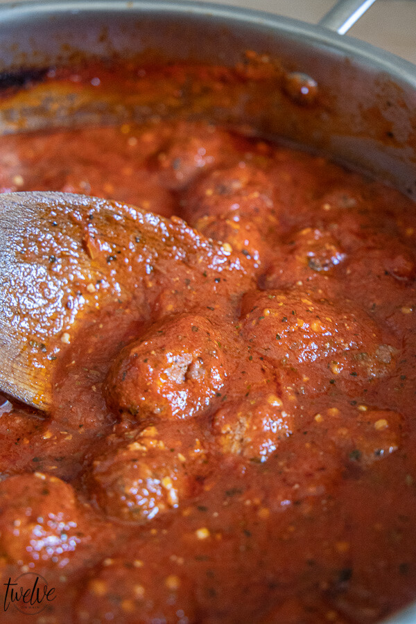 Homemade spaghetti sauce recipe that is easy to make and tastes amazing!