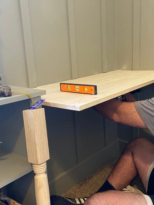 How to build a DIY built in desk that looks amazing but is inexpensive and easy to make!