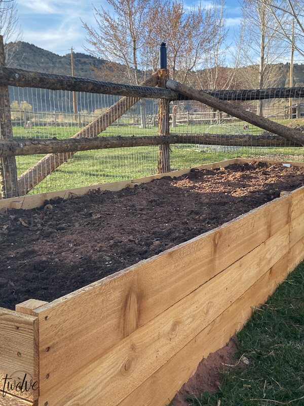 Easy and Inexpensive Wood Raised Planter Boxes for the Garden