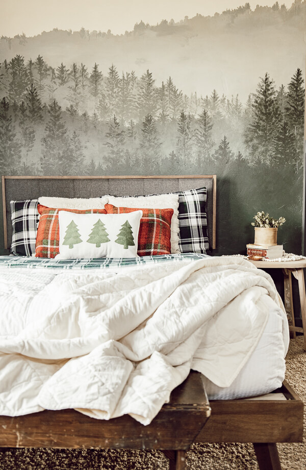 Magical kids Christmas bedroom decor ideas that are affordable and easy to add to any space!