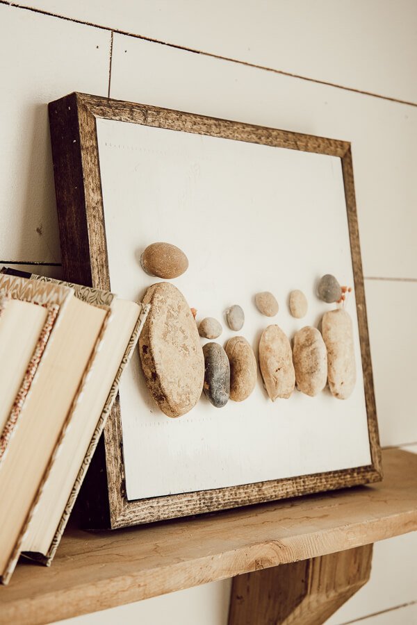 How to make adorable family rock art using pebbles and rocks from your own backyard! This is the perfect gift!